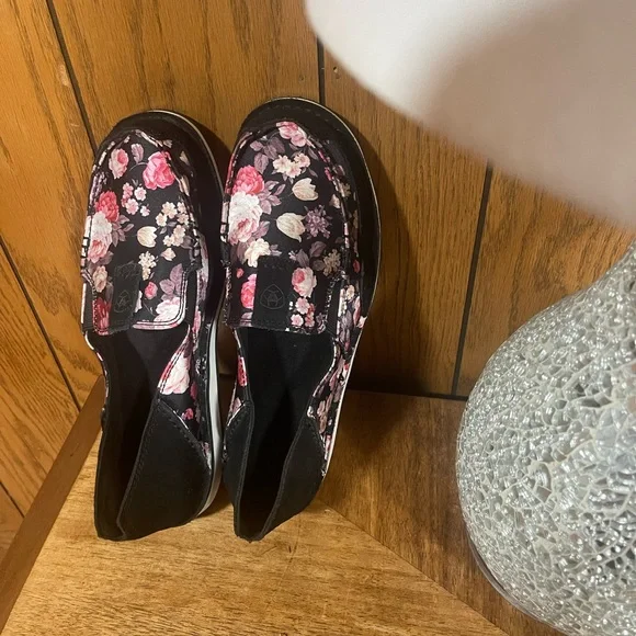 Ariat Casual Floral Flat Shoes - Picture 10 of 12
